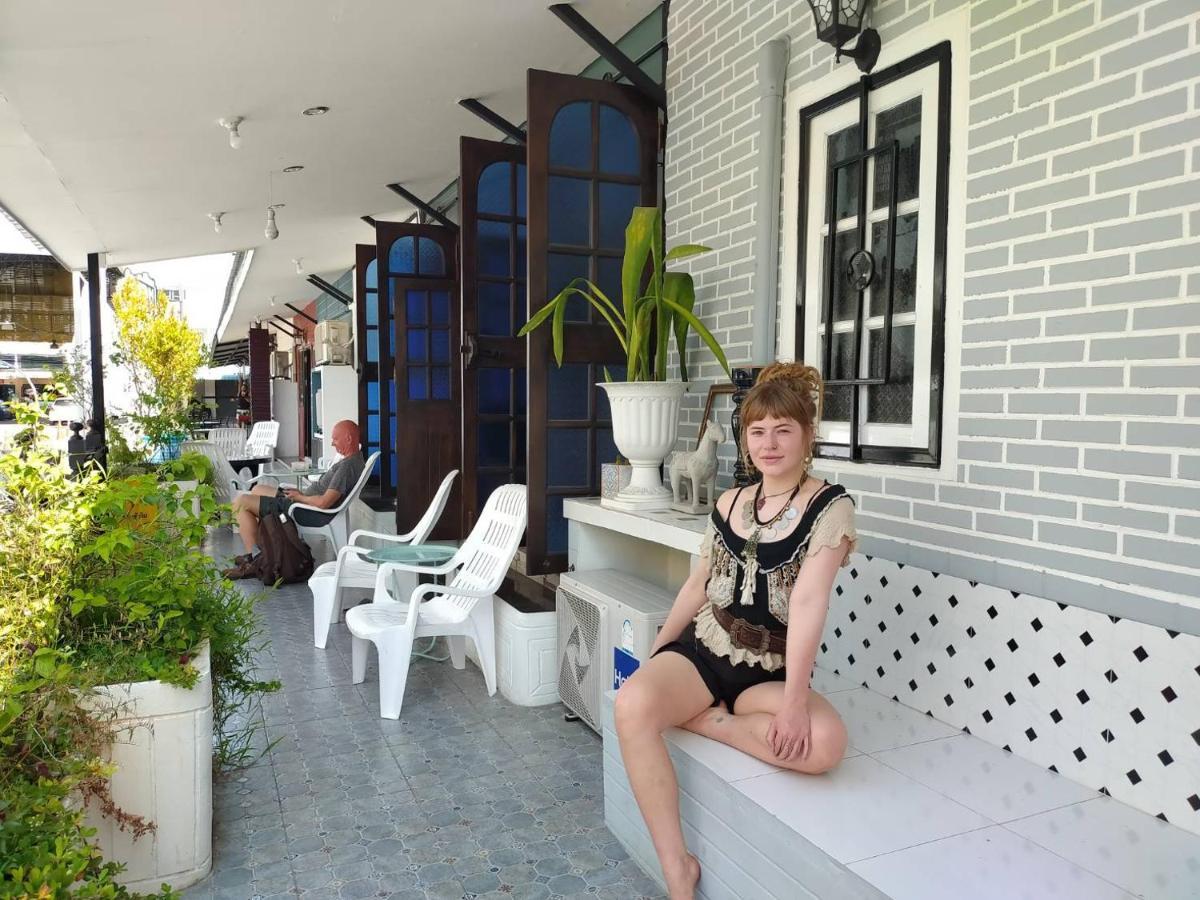 Hotel At Night Chumphon Exterior foto